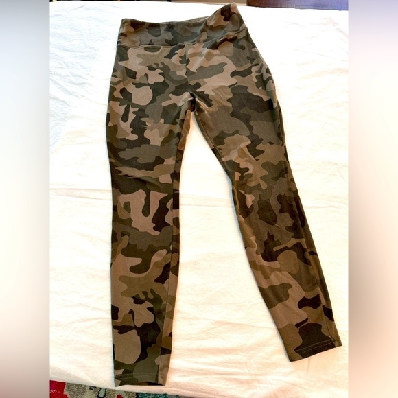 Wild Fable Camouflage Leggings Size Medium - Picture 1 of 6